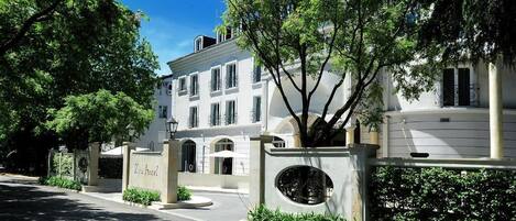 Façana frontal de l'allotjament