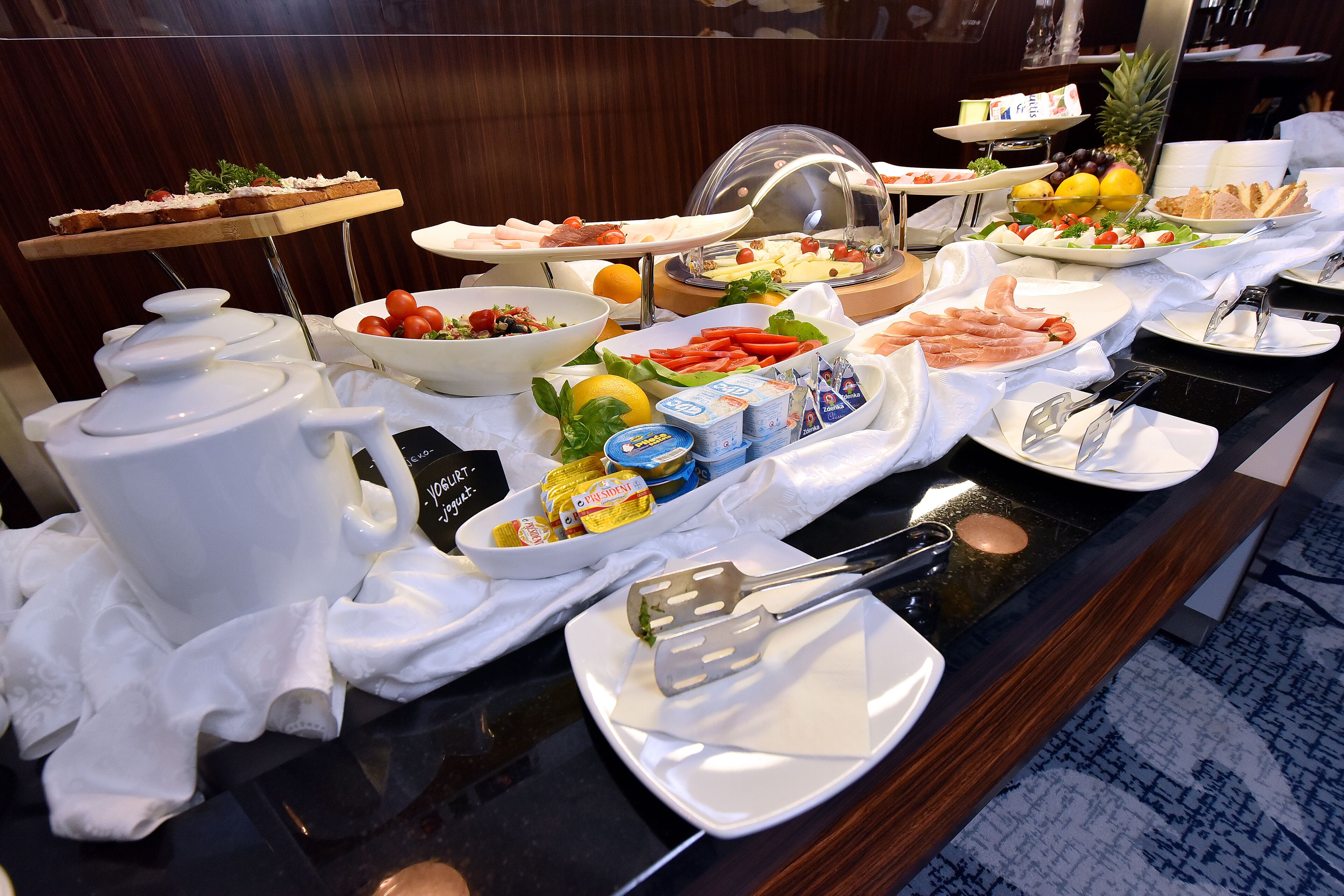 Desayuno buffet (EUR 15 por persona) 