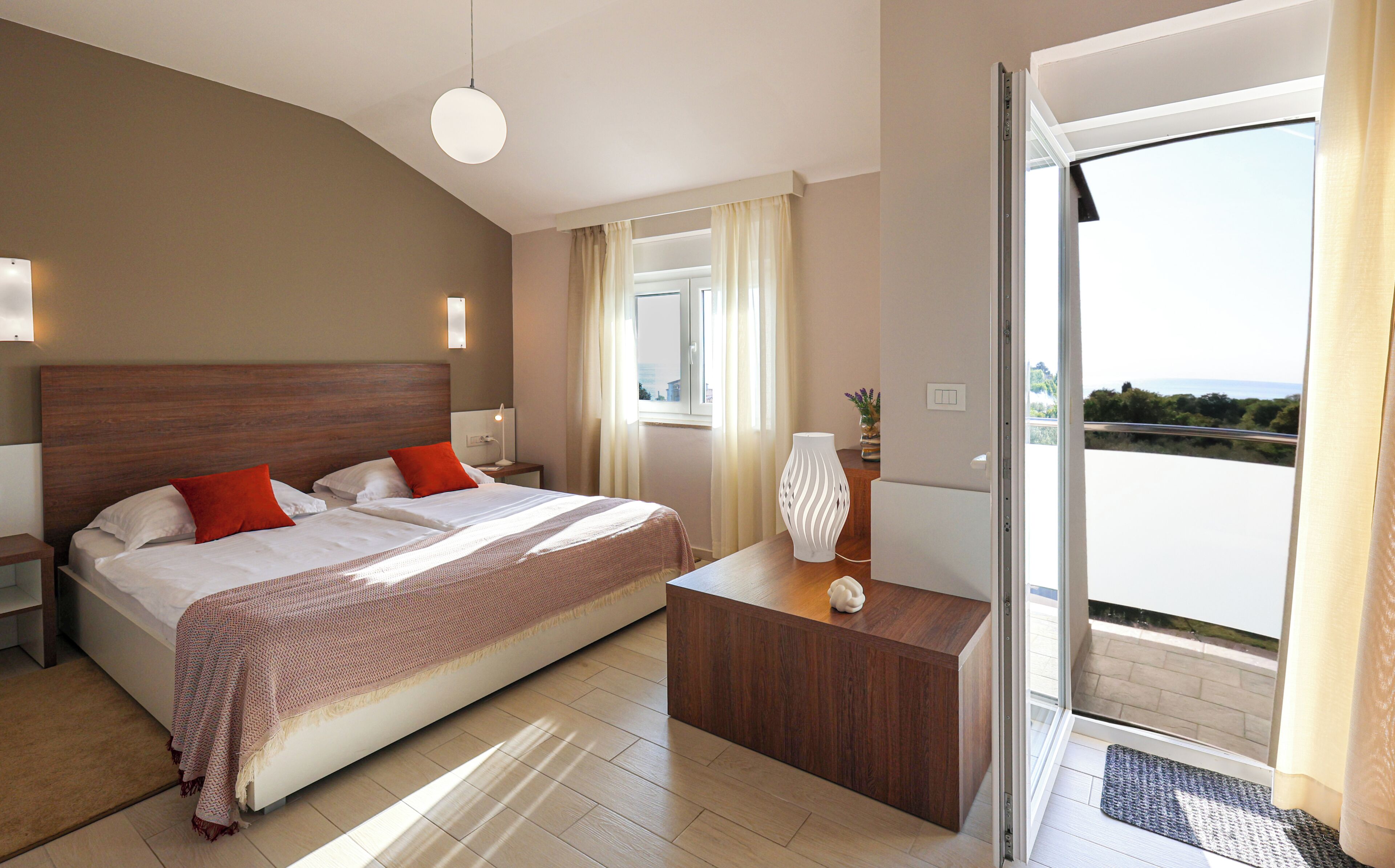 Superior-Doppelzimmer, Balkon, eingeschränkter Meerblick | Zimmersafe, Schreibtisch, kostenloses WLAN, Bettwäsche