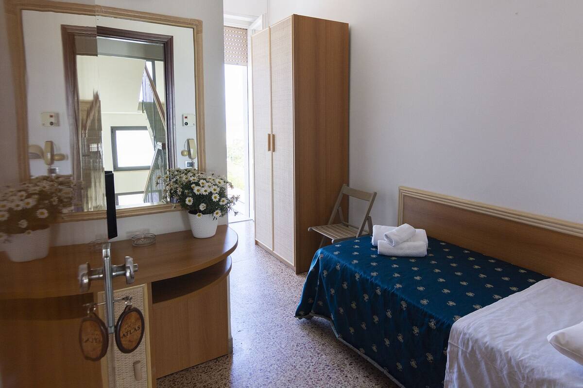 Economy Single Room | In-room safe, desk, free WiFi, bed sheets