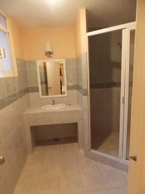 Dusche, Handtücher, Seife, Toilettenpapier