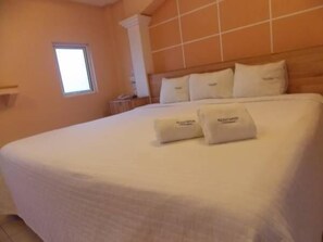 Schreibtisch, schallisolierte Zimmer, kostenloses WLAN, Bettwäsche
