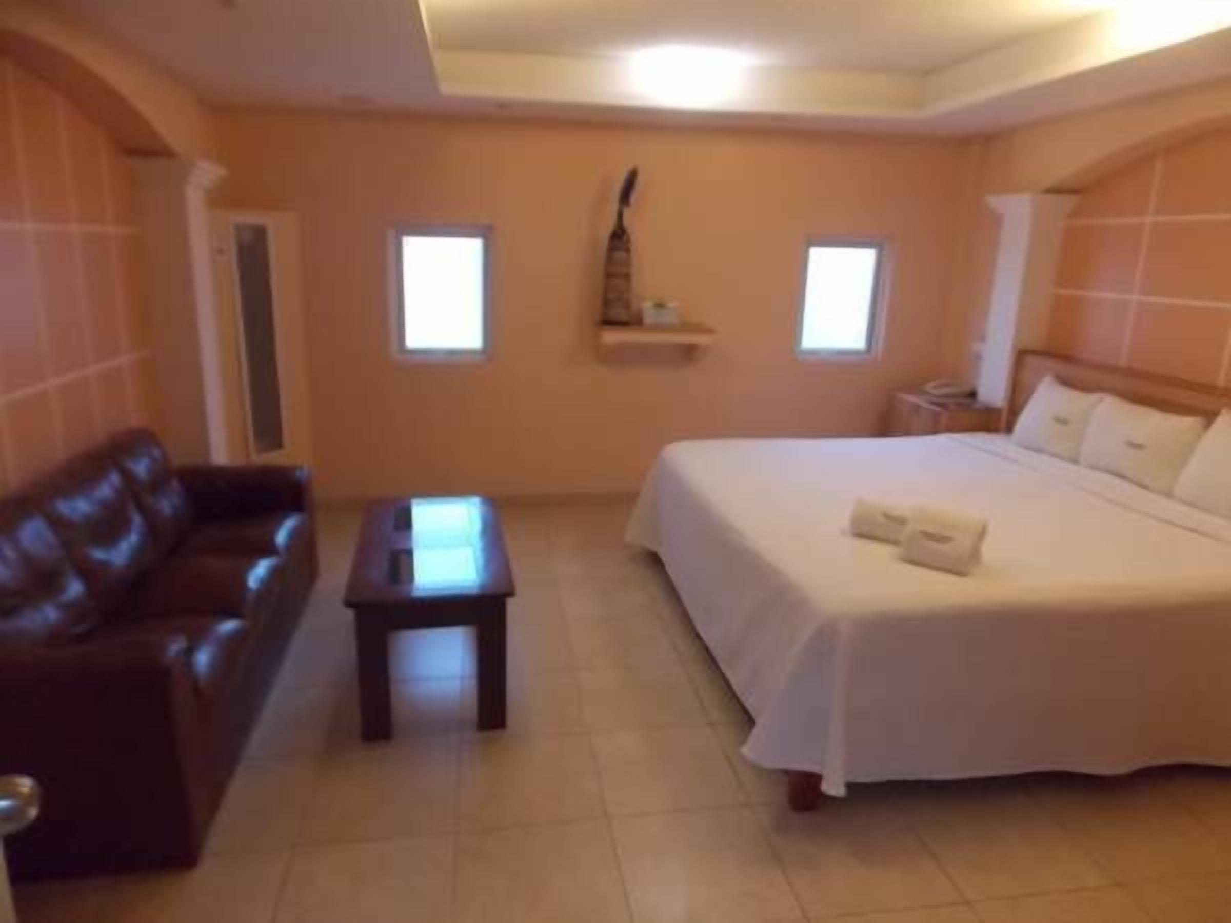 書桌、隔音、免費無線上網、床單