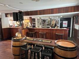 Bar (en el alojamiento)