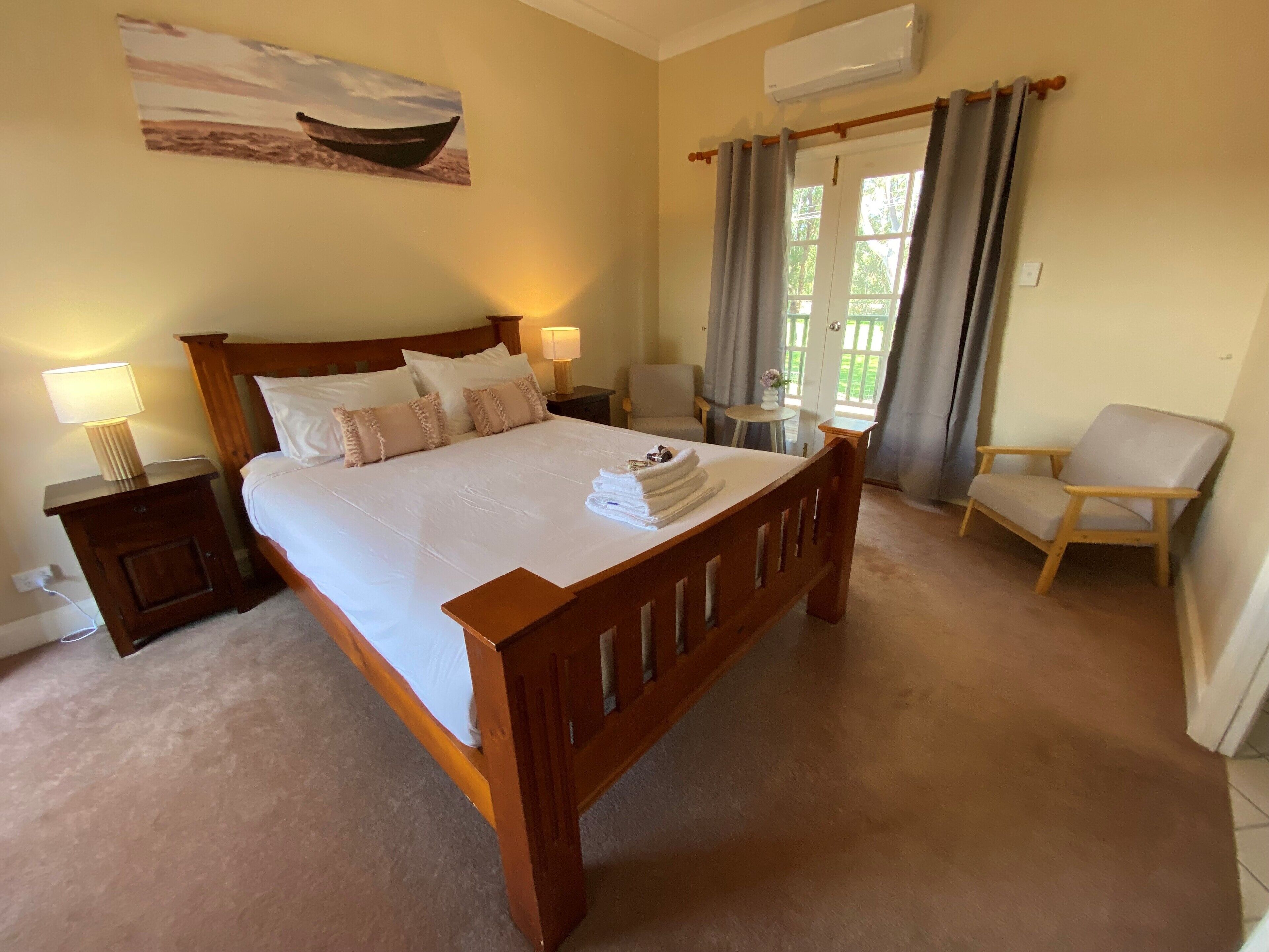 Superior Room, 1 Queen Bed, Jetted Tub