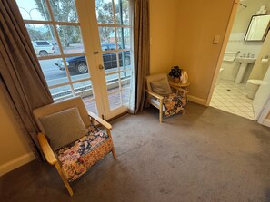 1 bedroom, individually decorated, individually furnished, bed sheets