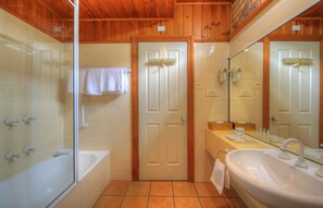  Stanley Village – Superior Suite, 1 Queen Bed, Sea View | Bathroom | Hair dryer, slippers, towels, soap - Stanley Village Waterfront Accommodation (Stanley)