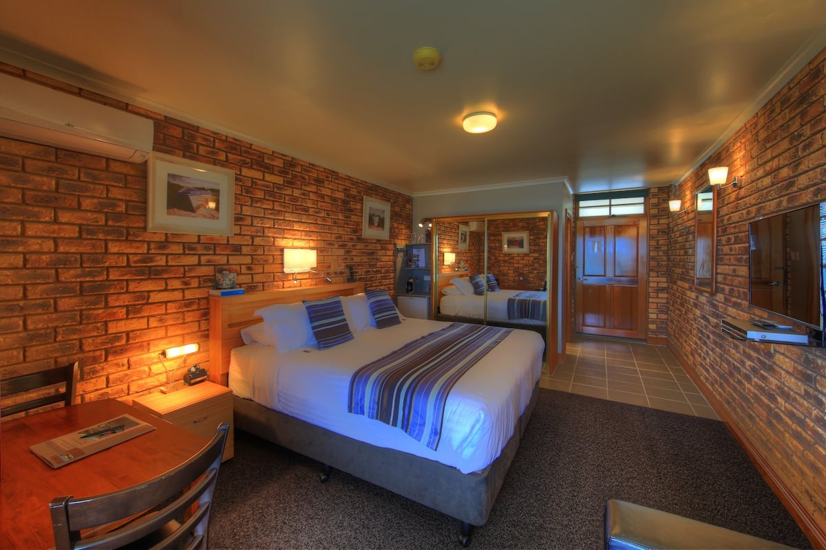 Suite supérieure, 1 trÚs grand lit, vue sur la mer | 1 chambre, literie de qualité, lit avec matelas à plateau-coussin