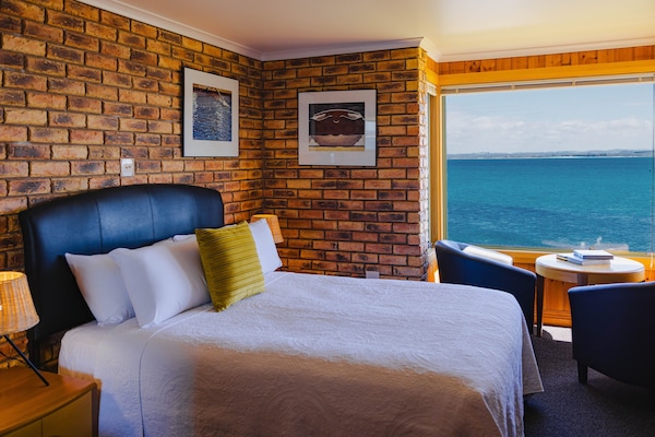 Premium bedding, pillowtop beds, desk, iron/ironing board