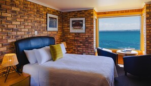 1 chambre, literie de qualité supérieure, surmatelas, bureau