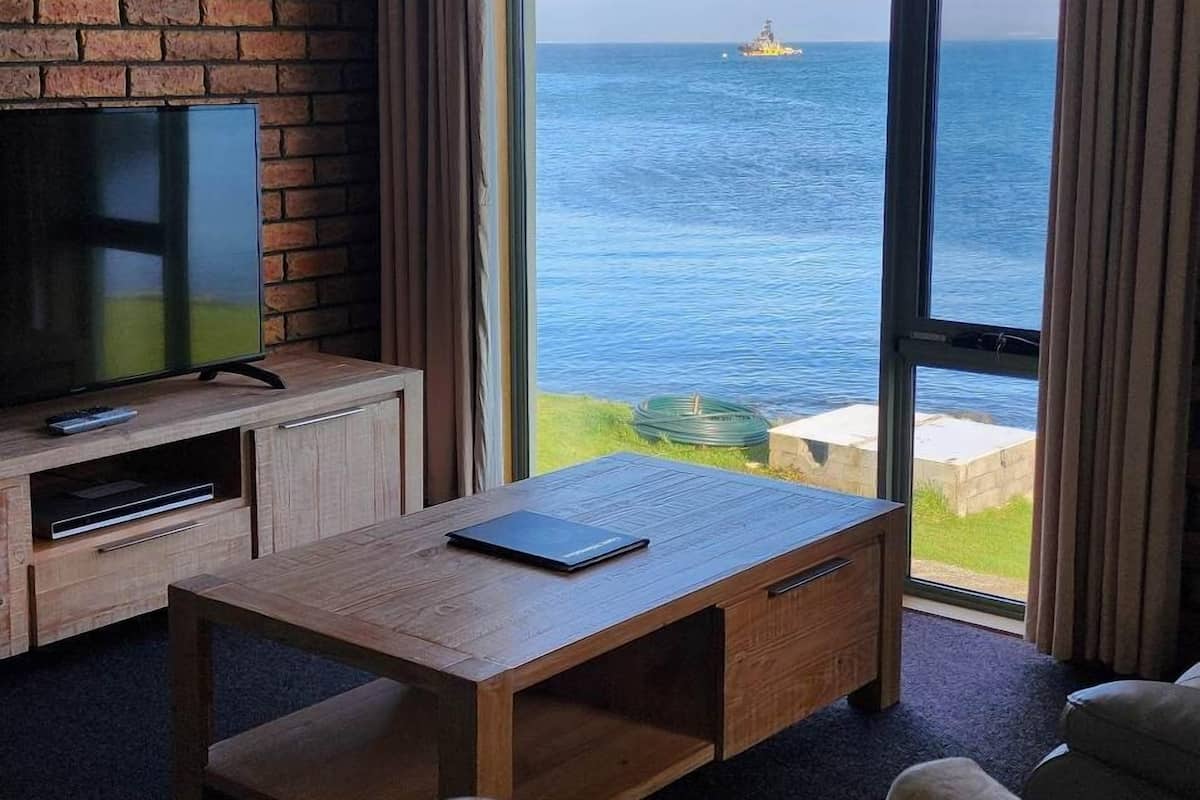 Bay Villa 2 Bedroom - Superior Apartment, 2 Bedrooms, Sea View | Living area