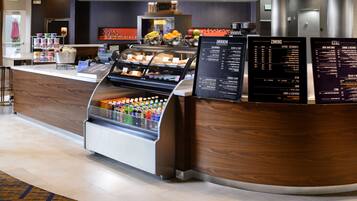 Desayuno a la carta todos los días (con cargo)