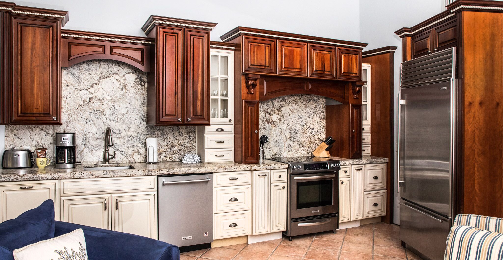 house (malayan palm north) | private kitchen | full-sized fridge, microwave, oven, stovetop