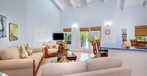 Hus (Malayan Palm East) | Oppholdsområde | LED-TV