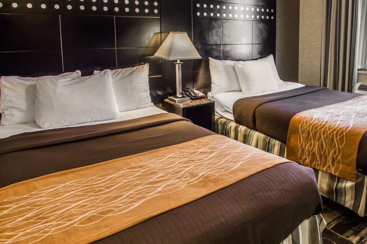 Habitación doble estándar, 2 camas matrimoniales, para no fumadores | Ropa de cama de alta calidad y camas con pillow-top