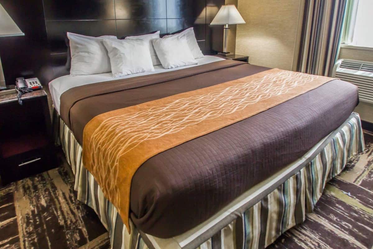 Ropa de cama de alta calidad y camas con pillow-top