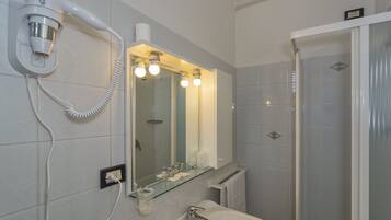 Dreibettzimmer | Badezimmer