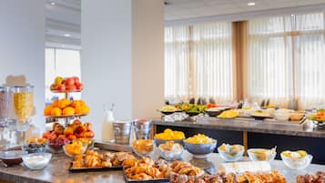 Daily buffet breakfast (ILS 60 per person)