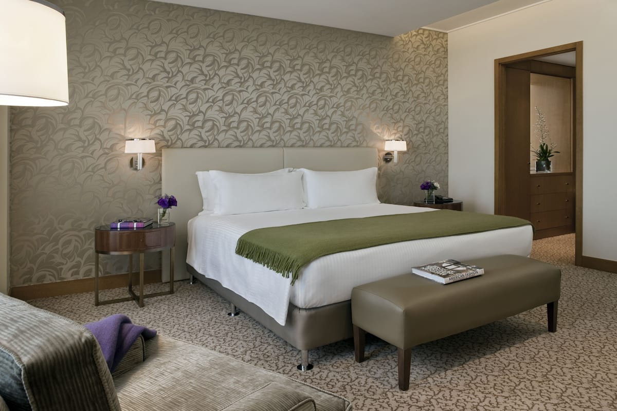 Egyptian cotton sheets, premium bedding, down duvets, pillow-top beds