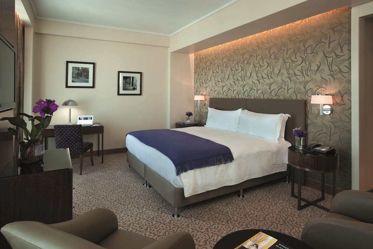 Egyptian cotton sheets, premium bedding, down duvets, pillow-top beds