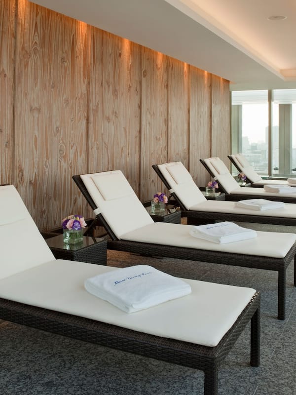 Couples treatment room(s), sauna, hot tub, steam room