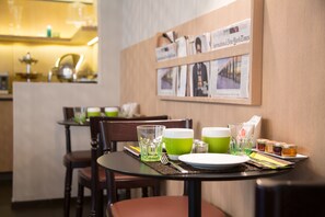Daily buffet breakfast for a fee - Hôtel Le Marcel Paris Gare de l'Est (Paris)