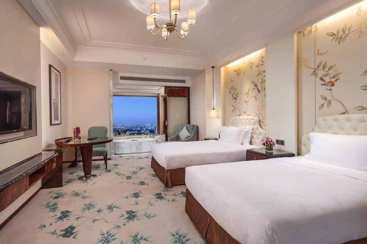 Superior Room, 2 Twin Beds, Non Smoking | In-room safe, desk, laptop workspace, blackout drapes