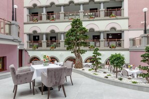 Outdoor dining - Kultura Hotel (Ruzomberok)