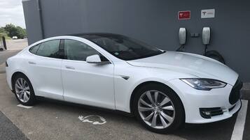 Borne de recharge pour véhicule électrique