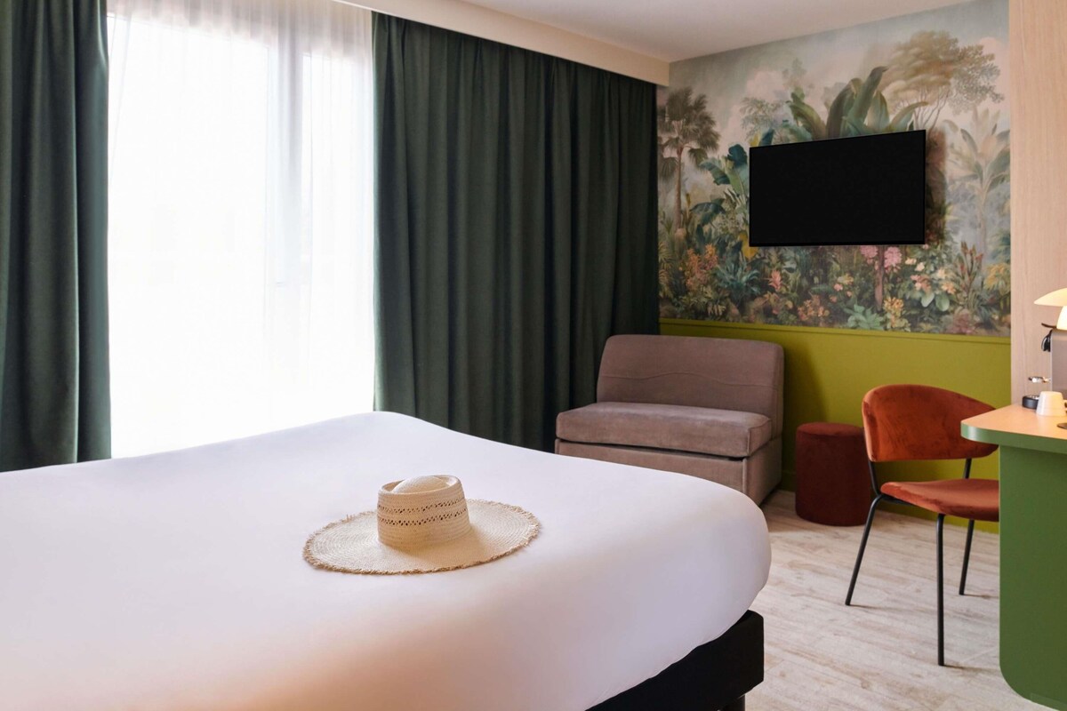 Comfort Room, 3 Twin Beds, Terrace | Premium bedding, Select Comfort beds, in-room safe, desk