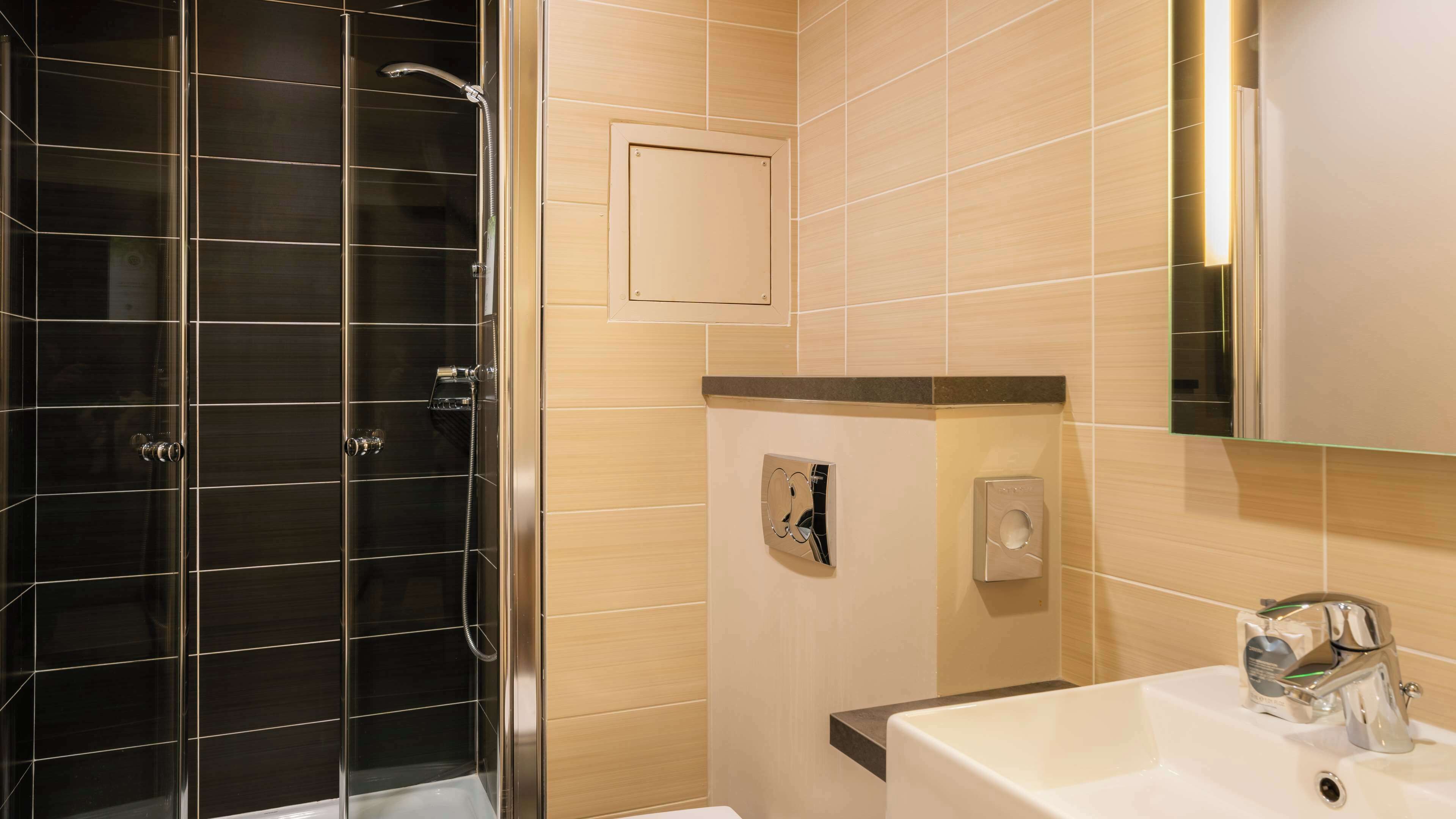 shower, rainfall showerhead, eco-friendly toiletries, hair dryer