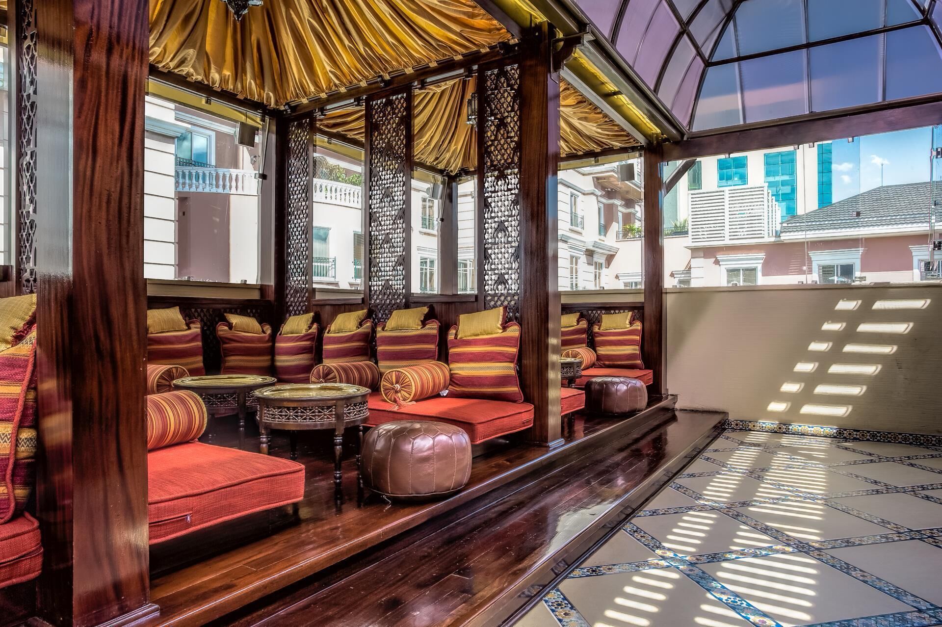 breakfast, lunch, dinner served; international cuisine