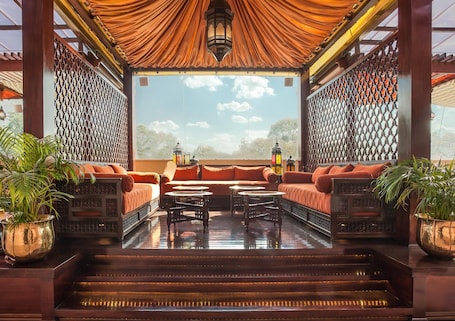 Breakfast, lunch, dinner served; international cuisine . Villa Rosa Kempinski