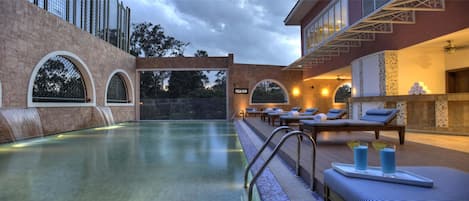 Outdoor pool, pool loungers