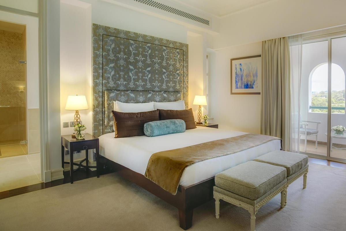 Suite, Mehrere Betten, Stadtblick (Premium Suite 2 bedroomed) | 1 Schlafzimmer, Bettwäsche aus ägyptischer Baumwolle