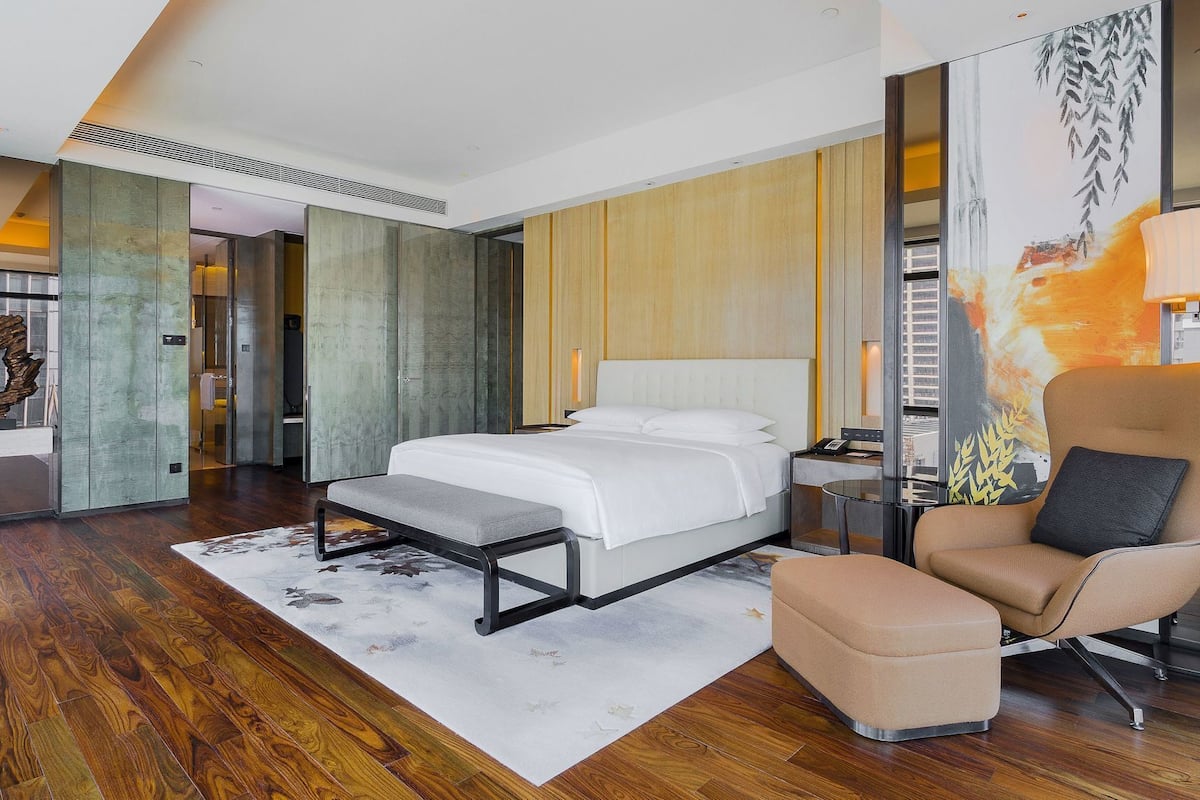 In-room safe, desk, iron/ironing board, free WiFi