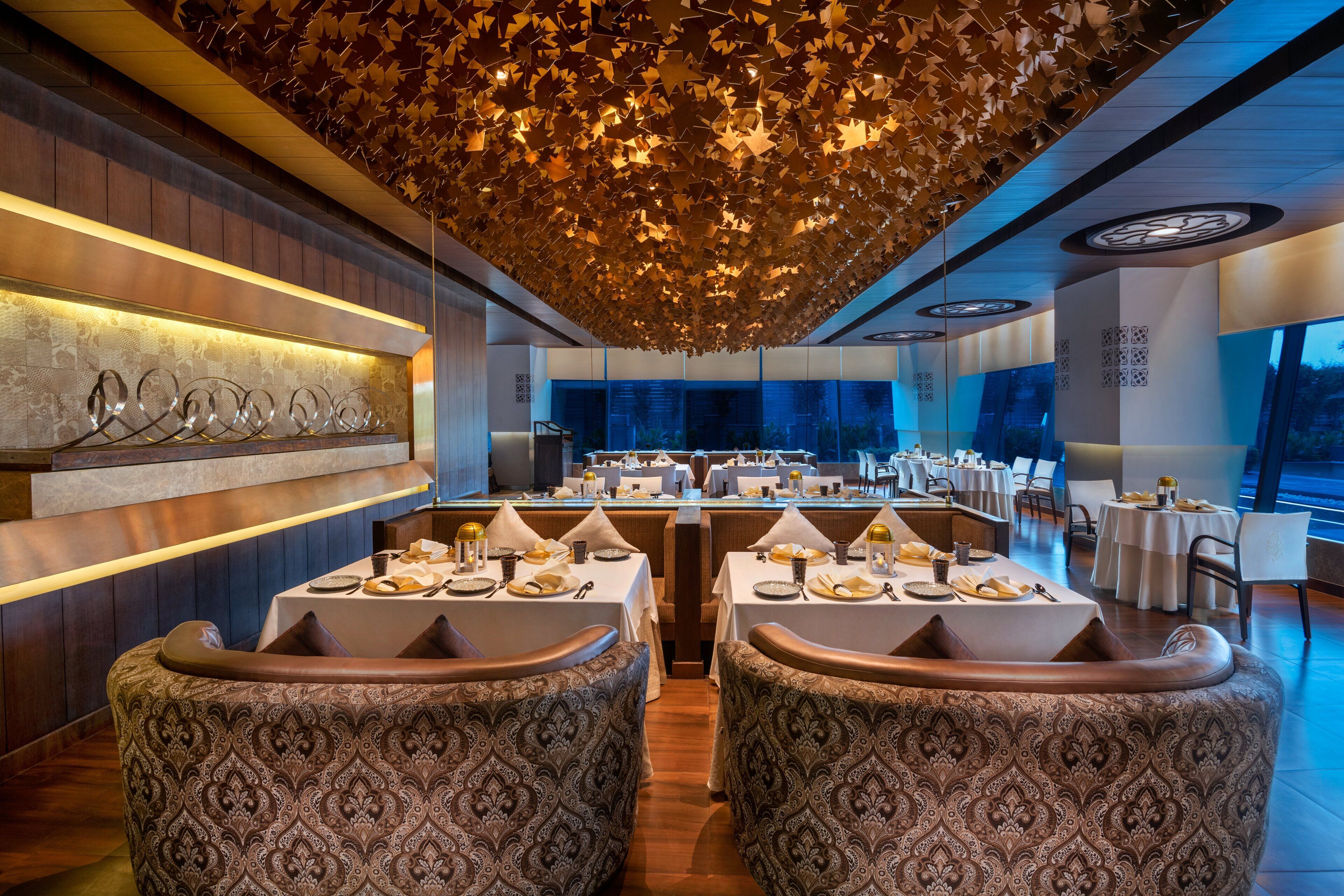 2 restaurants; breakfast, lunch, dinner, and brunch served