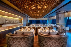 2 restaurants; breakfast, lunch, dinner and brunch served  - Crowne Plaza Greater Noida by IHG (Greater Noida)