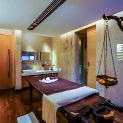 Couples treatment room(s), sauna, hot tub, steam room, body treatments