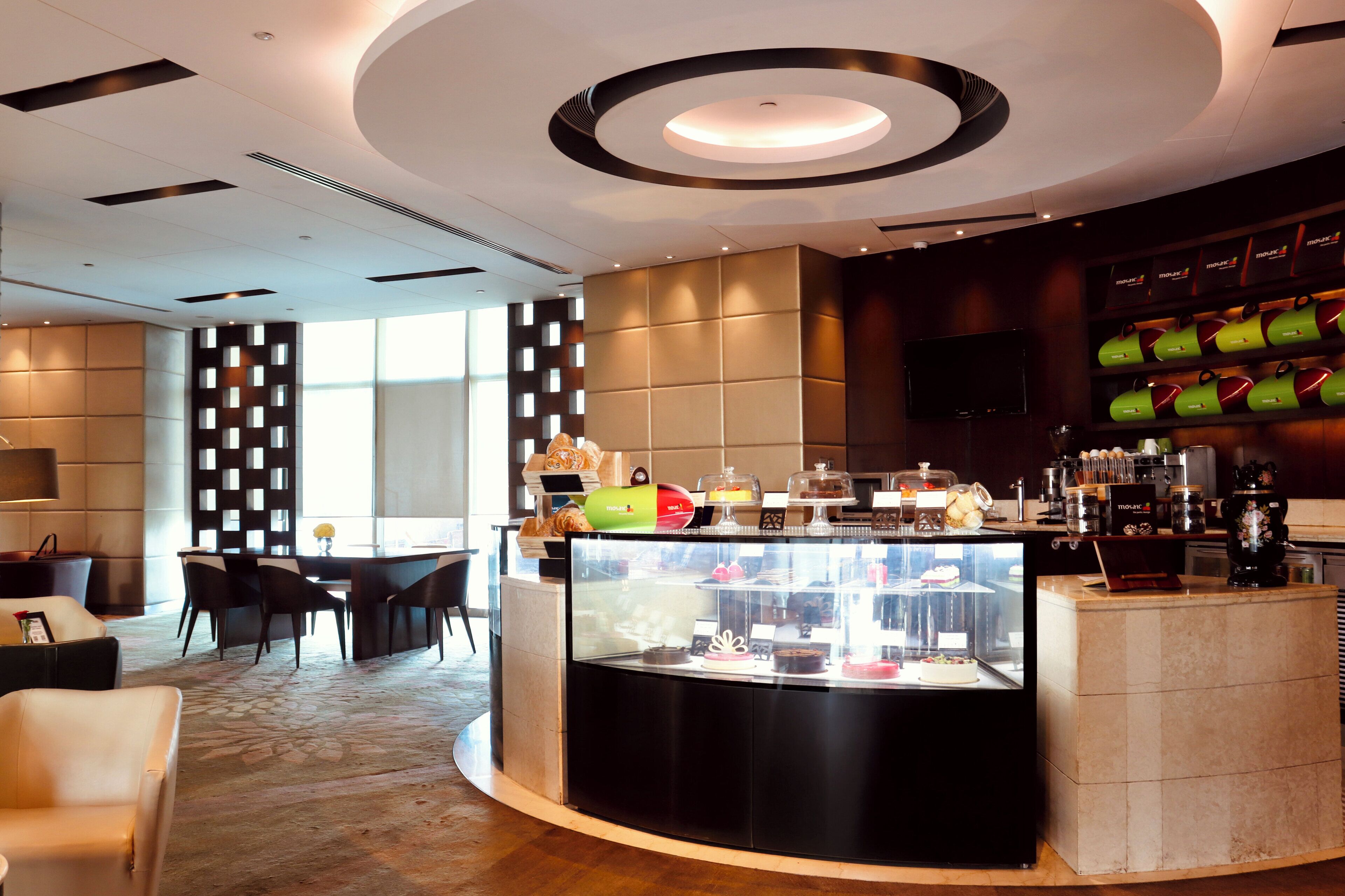 2 restaurants, breakfast, lunch served; local and international cuisine