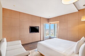Premium bedding, down duvets, Select Comfort beds, minibar - Crowne Plaza Greater Noida by IHG (Greater Noida)