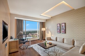 高級寝具、羽毛の掛け布団、セレクト コンフォート製ベッド、ミニバー