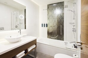 Suite, 1 Bedroom | Bathroom - Hilton Garden Inn Sevilla (Seville)