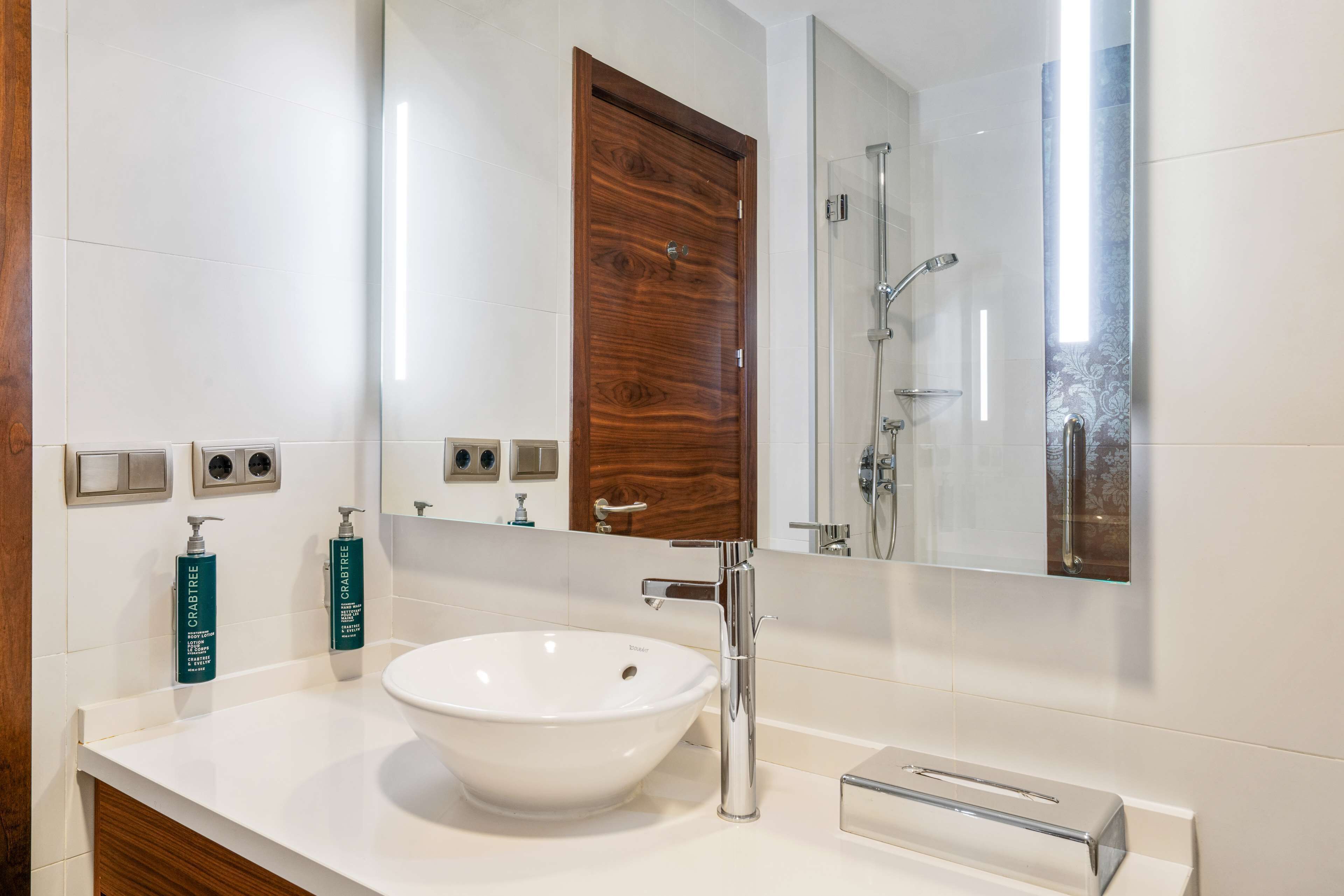 room, 1 king bed | bathroom shower