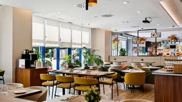 Petit déjeuner complet (16.5 EUR par personne)