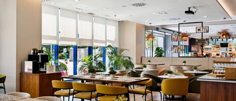 Komplett frokost hver dag (EUR 16.5 per person)