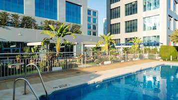 Sesongbasert utendørsbasseng