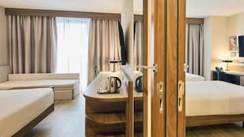 Familiekamer, kamers met tussendeur | Een kluis op de kamer, verduisterende gordijnen, geluiddichte muren