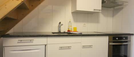 Apartament Deluxe | Cuina privada | Frigorífic, microones, placa de cuina i bullidora elèctrica