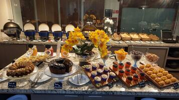 Free daily buffet breakfast